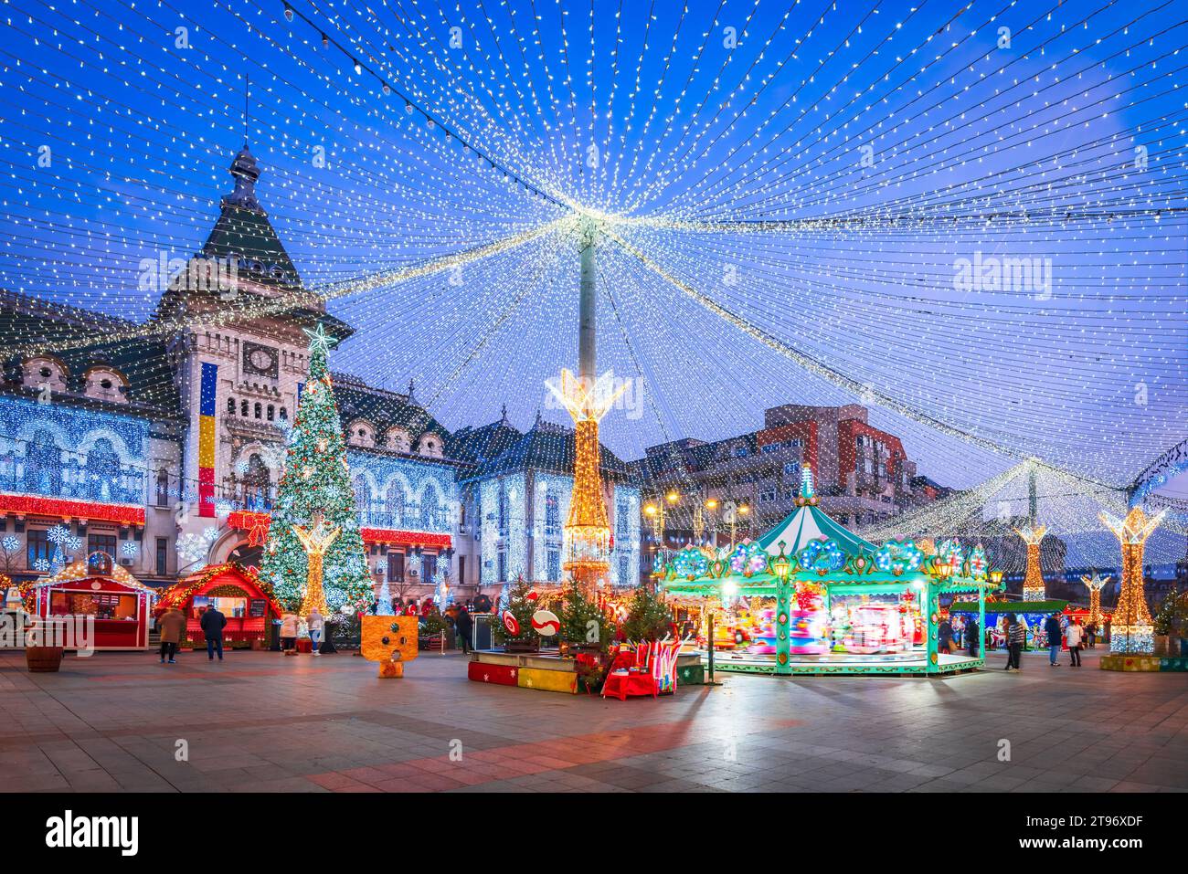 Craiova, Romania. Bellissimo mercato di Natale di Craiova, famosa destinazione invernale europea del 2022 nell'Europa orientale. Foto Stock