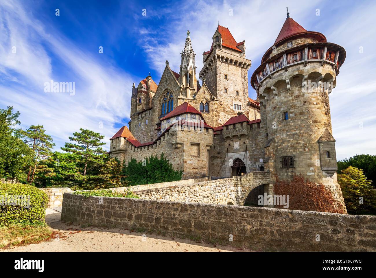 Il castello Kreuzenstein a Leobendorf a Vienna, Austria. Bellissimi castelli d'Europa. Foto Stock