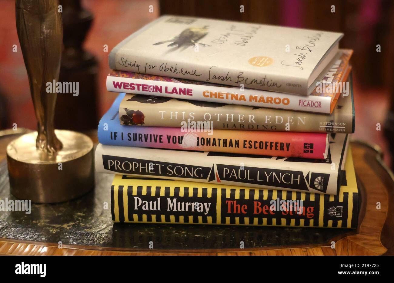 I sei libri selezionati sono visti durante un ricevimento a Clarence House, Londra, per la Booker Prize Foundation. Data foto: Giovedì 23 novembre 2023. Foto Stock
