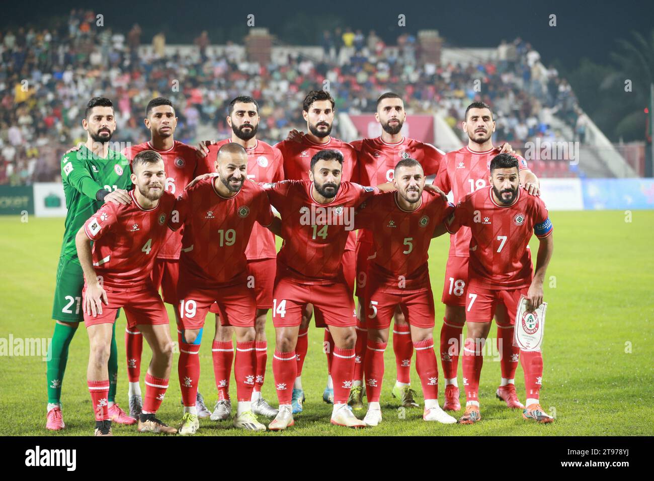 Foto di gruppo della nazionale di calcio libanese durante la partita di qualificazione della Coppa del mondo FIFA alla Bashundhara Kings Arena di Dacca, Bangladesh, 21 Novem Foto Stock