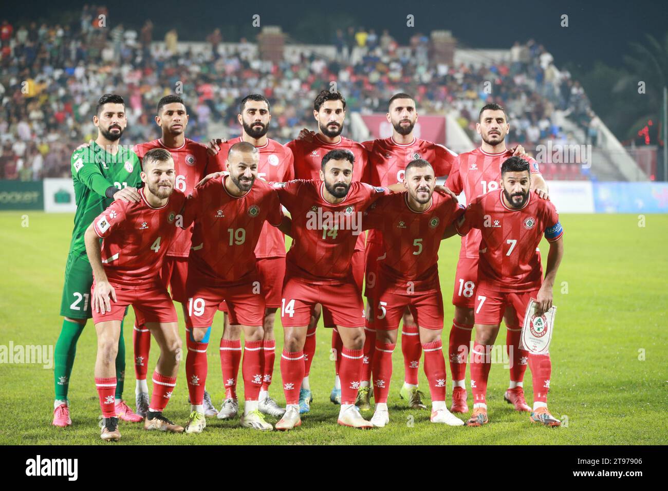 Foto di gruppo della nazionale di calcio libanese durante la partita di qualificazione della Coppa del mondo FIFA alla Bashundhara Kings Arena di Dacca, Bangladesh, 21 Novem Foto Stock