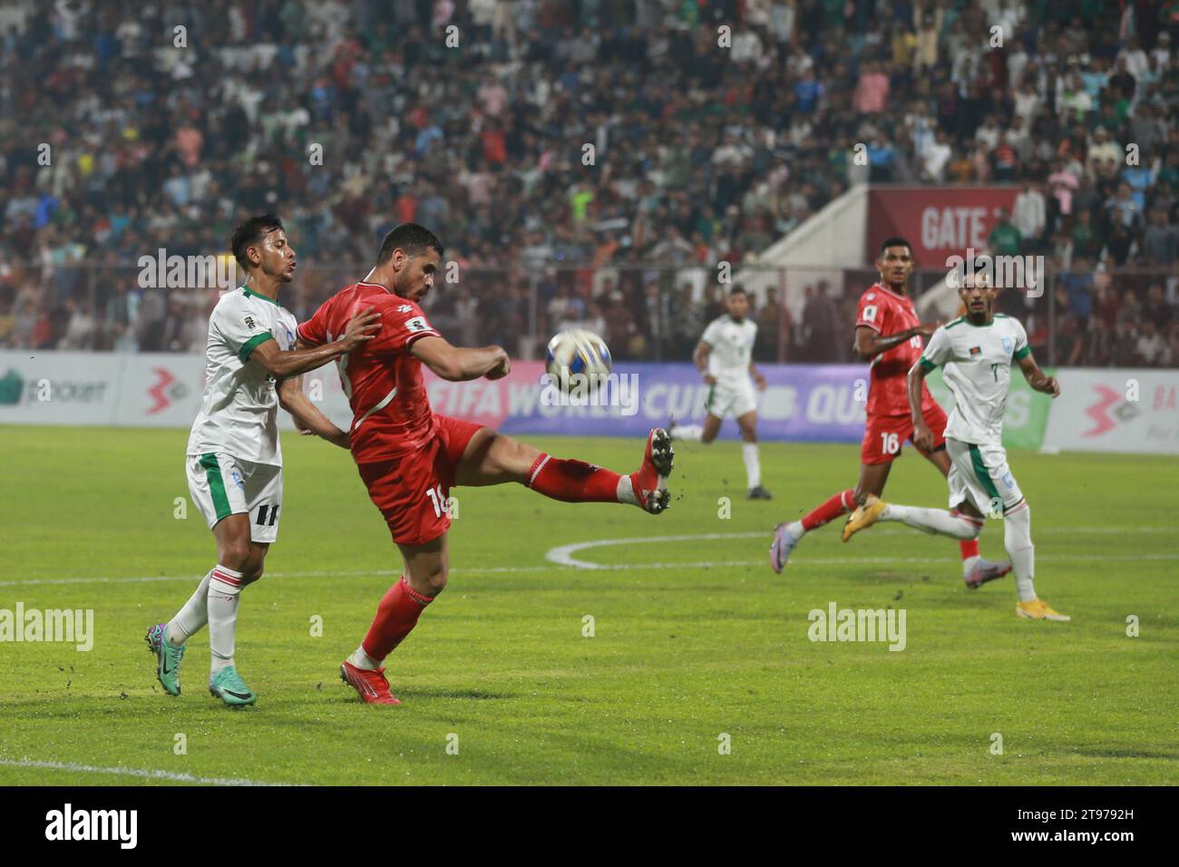 Partita delle qualificazioni per la Coppa del mondo FIFA Bangladesh e Libano alla Bashundhara Kings Arena di Dacca, Bangladesh, 21 novembre 2023. Foto Stock