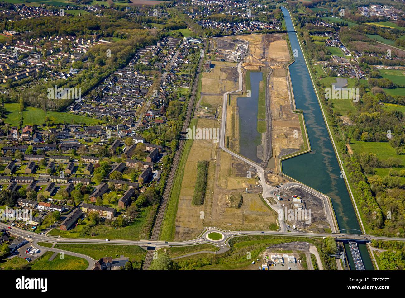 Vista aerea, Wasserstadt Aden, area di costruzione per il quartiere urbano progettato sul sito dell'ex miniera Haus Aden, cantiere, Weddinghof Foto Stock