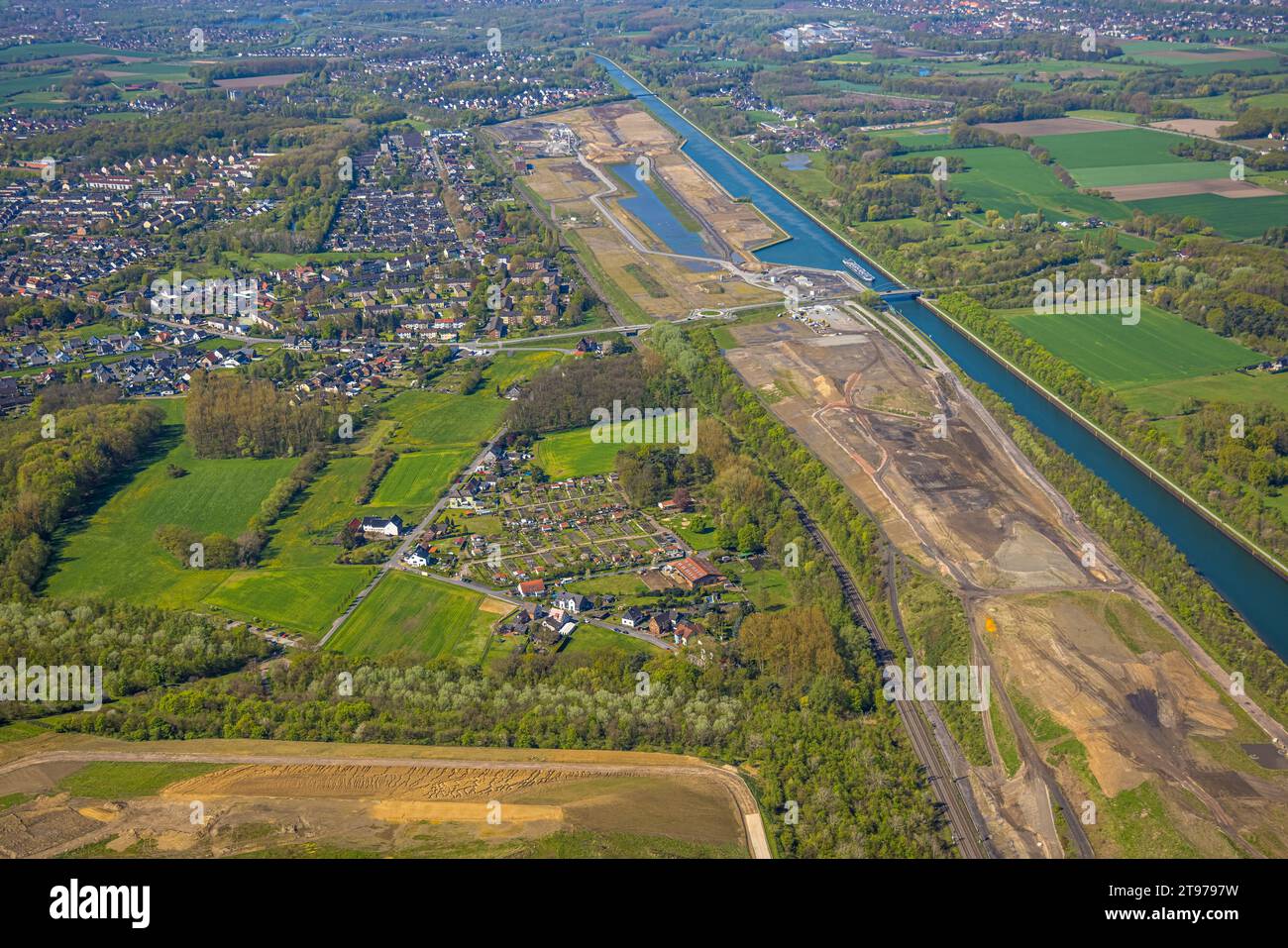 Vista aerea, Wasserstadt Aden, area di costruzione per il quartiere urbano progettato sul sito dell'ex miniera Haus Aden, cantiere, Weddinghof Foto Stock