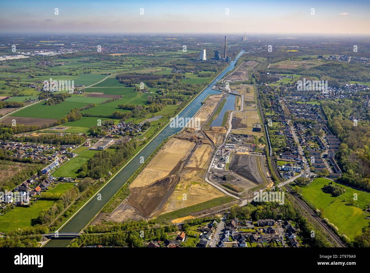 Vista aerea, Wasserstadt Aden, area di costruzione per il quartiere urbano progettato sul sito dell'ex miniera Haus Aden, cantiere, Weddinghof Foto Stock
