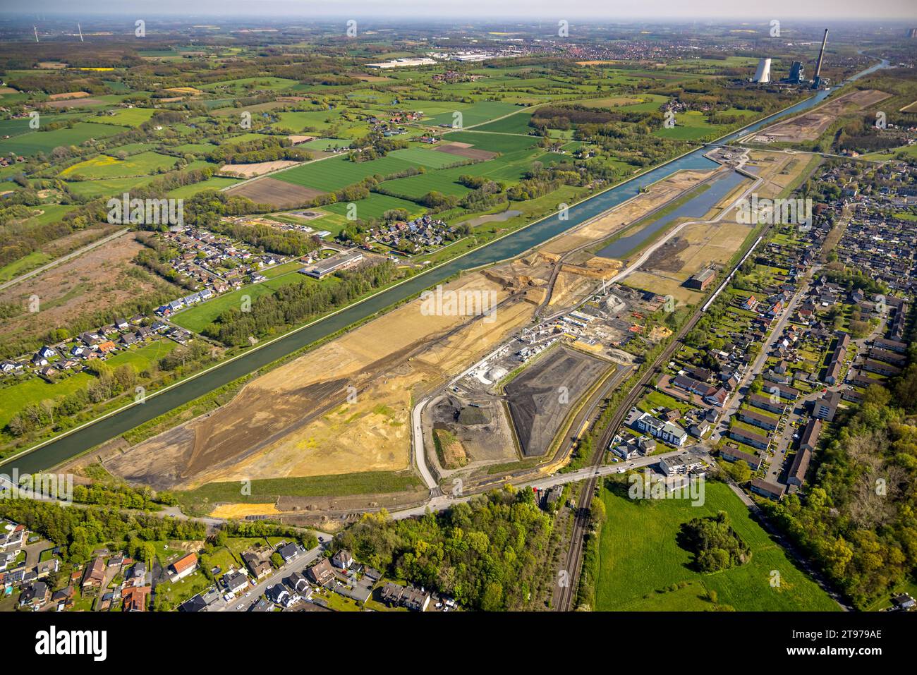 Vista aerea, Wasserstadt Aden, area di costruzione per il quartiere urbano progettato sul sito dell'ex miniera Haus Aden, cantiere, Weddinghof Foto Stock