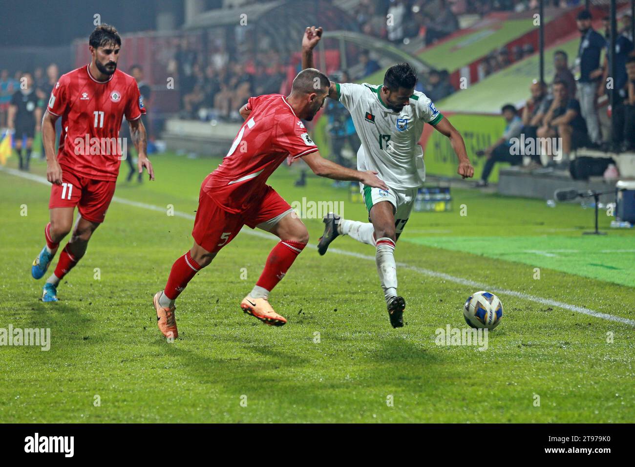 Partita delle qualificazioni per la Coppa del mondo FIFA Bangladesh e Libano alla Bashundhara Kings Arena di Dacca, Bangladesh, 21 novembre 2023. Foto Stock