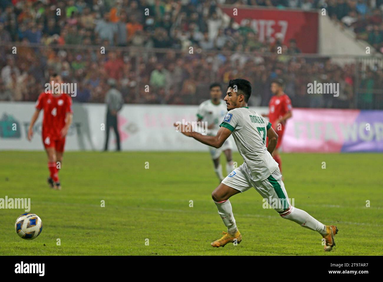 Partita delle qualificazioni per la Coppa del mondo FIFA Bangladesh e Libano alla Bashundhara Kings Arena di Dacca, Bangladesh, 20 novembre 2023. Foto Stock