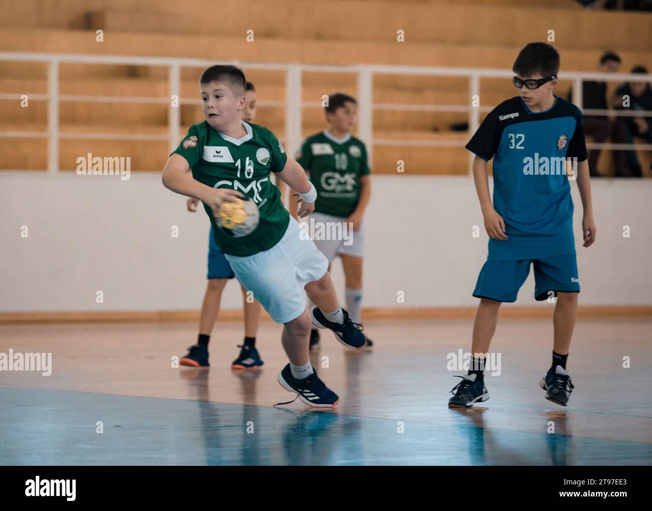 Viana do Castelo, Portogallo - 13 novembre 2021: Giocatore di Afifense in azione contro Vermoim, partita di pallamano contante per il Torneo Intantis. Foto Stock