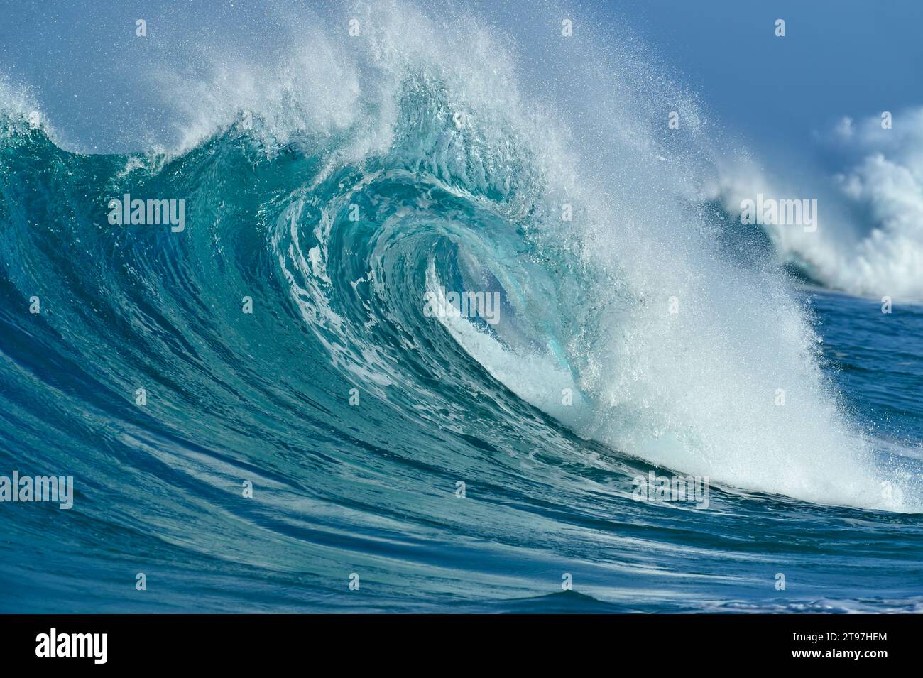 Stati Uniti, Â Isole Hawaii, che infrangono l'onda nell'Oceano Pacifico Foto Stock
