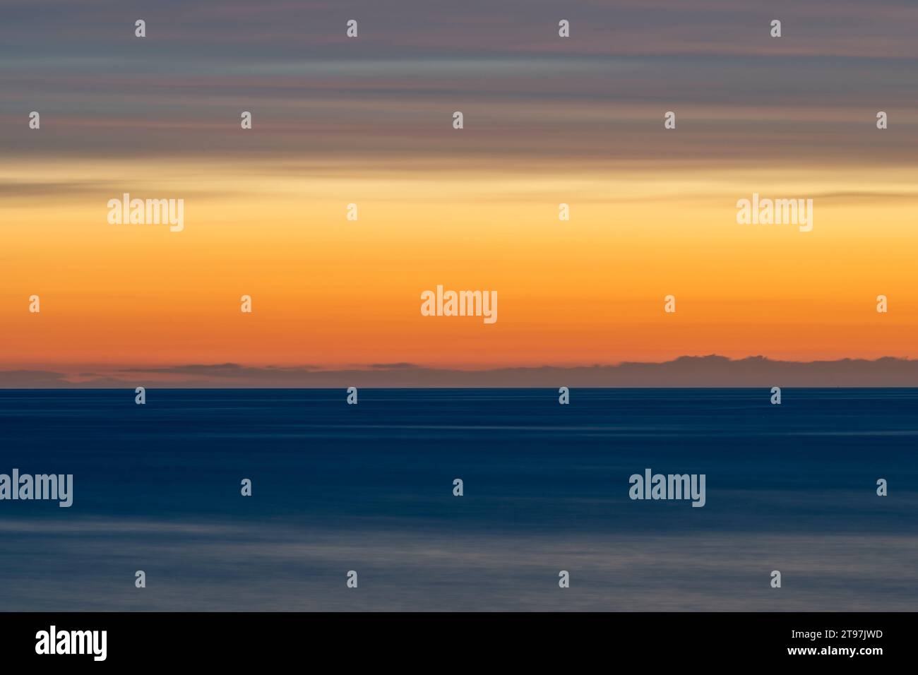 Danimarca, Bornholm, lunga esposizione del Mar Baltico al tramonto Foto Stock