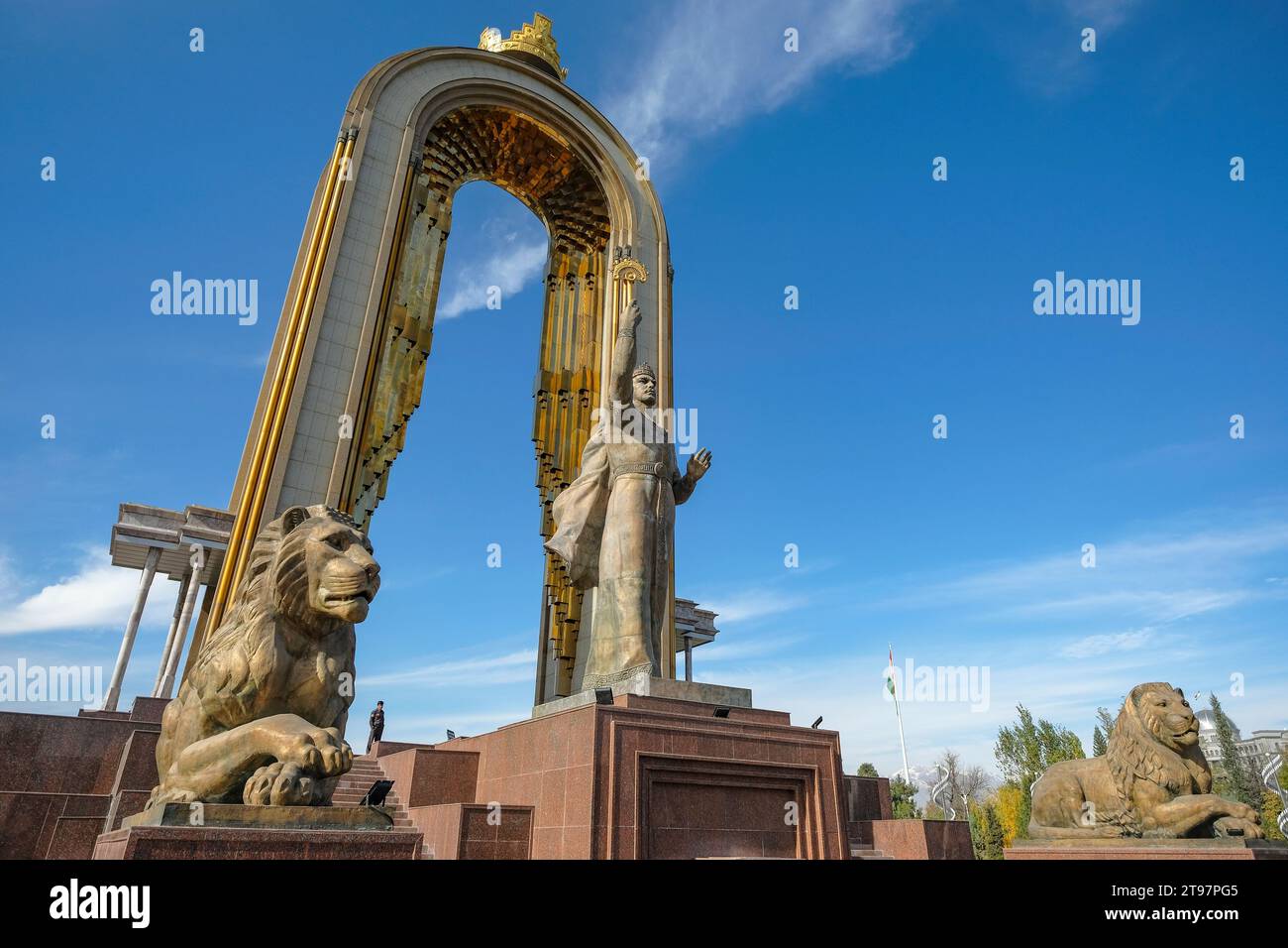 Dushanbe, Tagikistan - 17 novembre 2023: Viste del monumento di Ismail Samani a Dushanbe, Tagikistan. Foto Stock