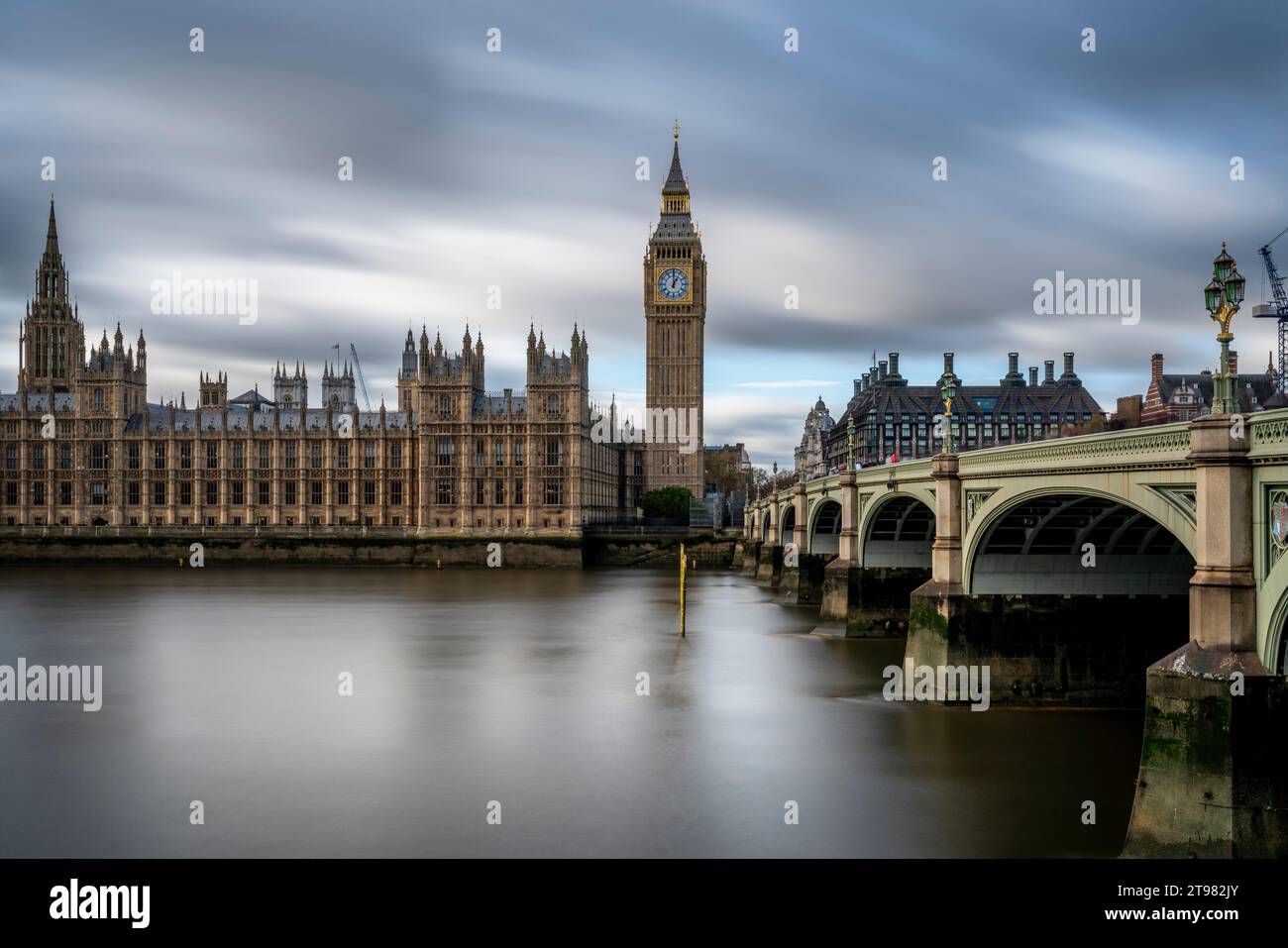 Westminster Bridge, il Tamigi e le Houses of Parliament, Londra, Regno Unito Foto Stock
