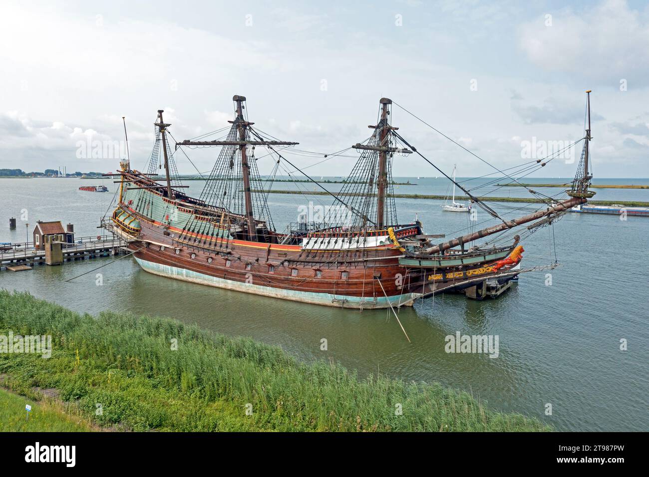 Aereo da una nave a vela tradizionale nel porto da Amsterdam Paesi Bassi Foto Stock