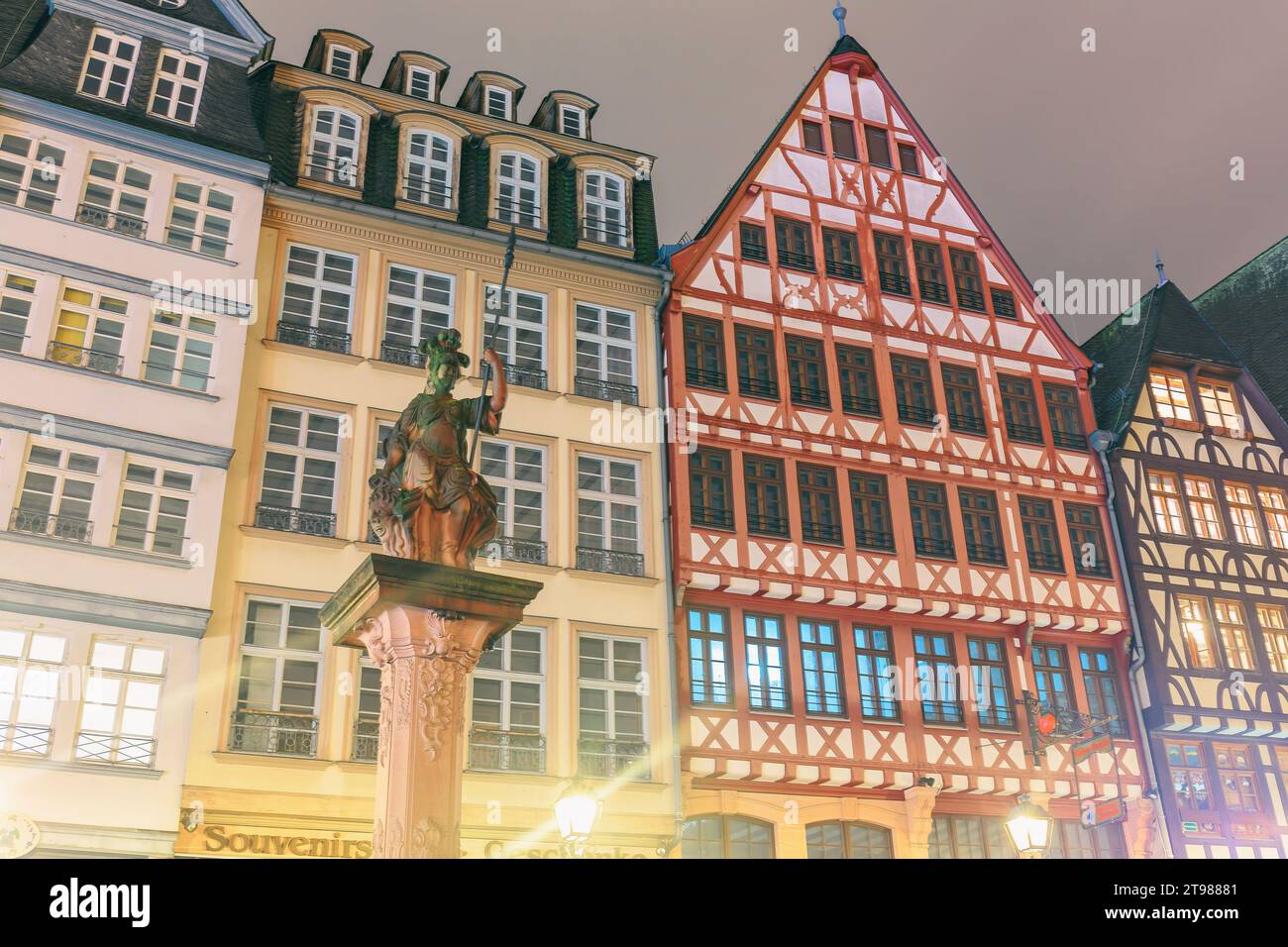 Architettura tradizionale a Romerberg, Altstadt Francoforte sul meno, Assia, Germania Foto Stock