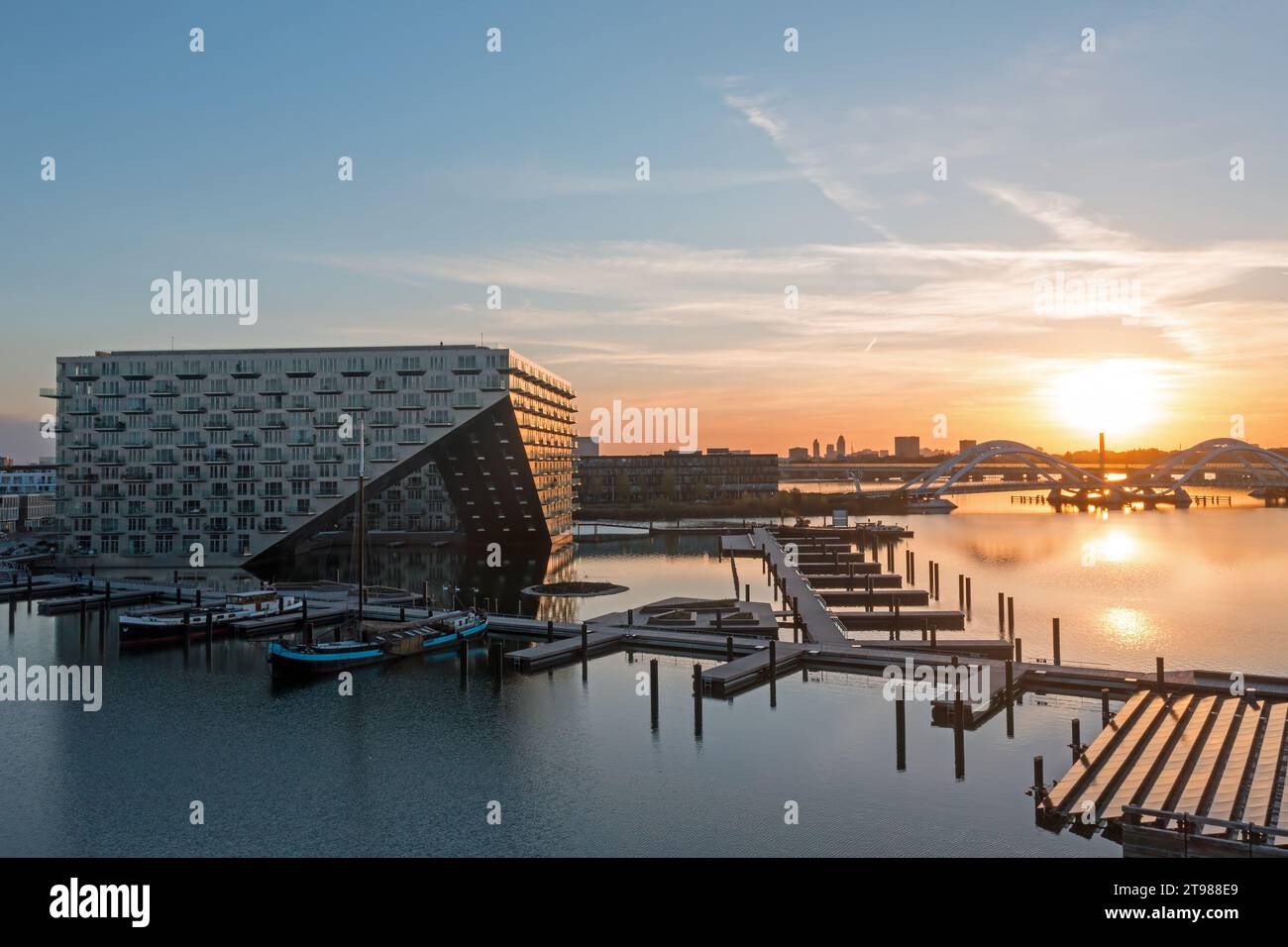 Aereo dagli Sluishuis a IJburg Amsterdam Paesi Bassi al tramonto Foto Stock
