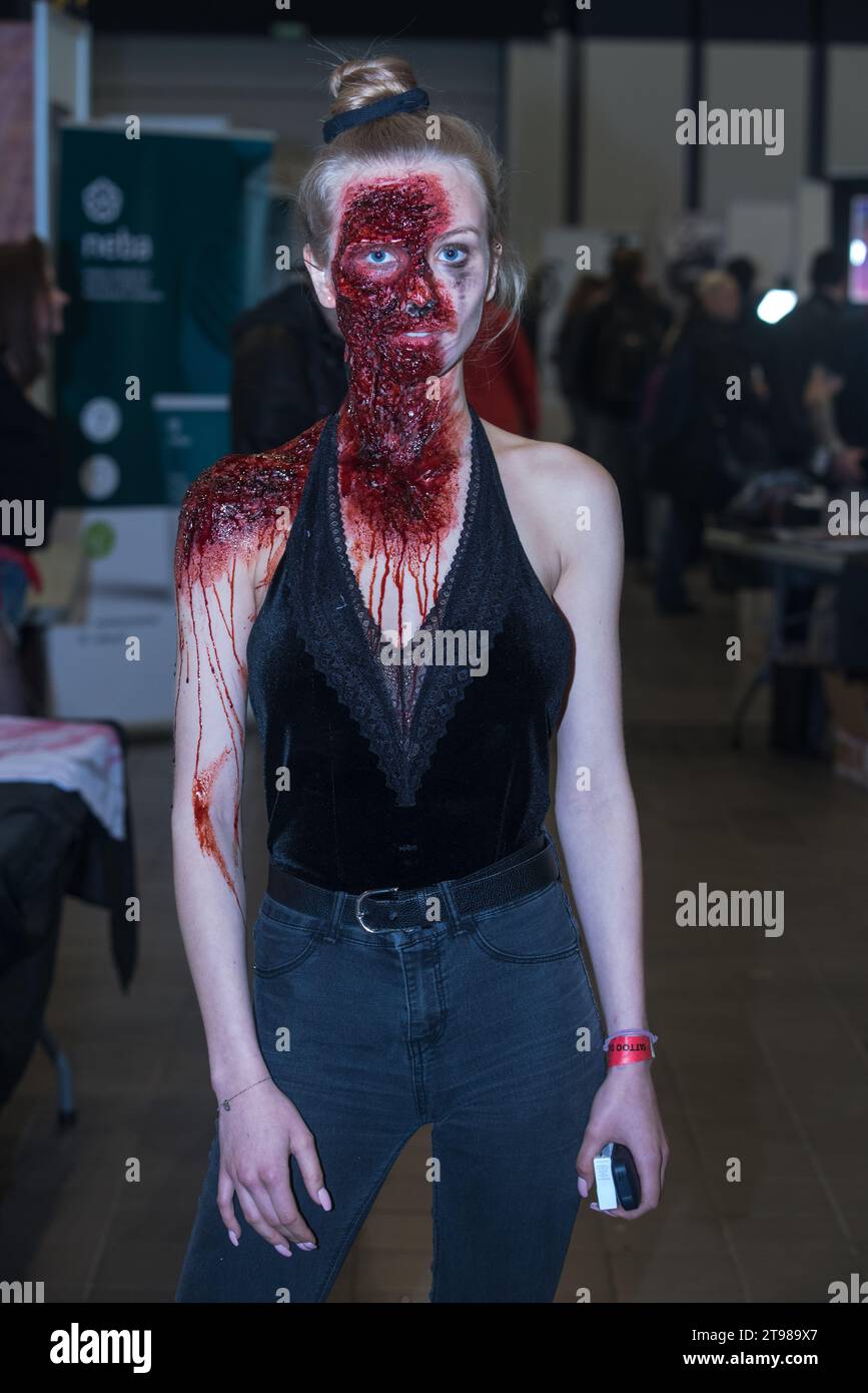 Convegno del tatuaggio a Varsavia 2019 che mostra arte e artigianato di tatuatori professionisti. Foto Stock