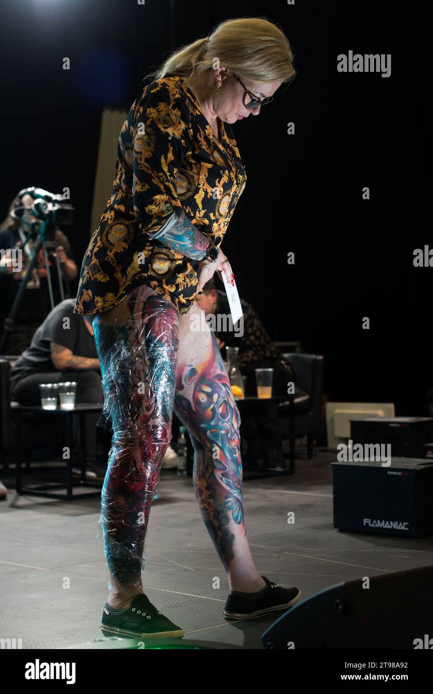 Convegno del tatuaggio a Varsavia 2019 che mostra arte e artigianato di tatuatori professionisti. Foto Stock