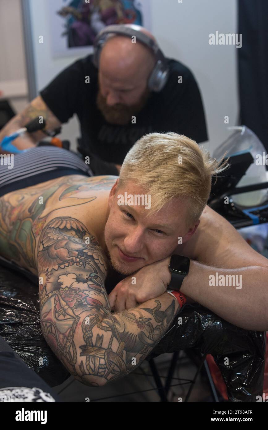 Convegno del tatuaggio a Varsavia 2019 che mostra arte e artigianato di tatuatori professionisti. Foto Stock