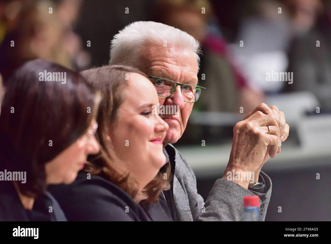 23.11.2023 Grünen Parteitag Parteitag der Grünen a Karlsruhe. Winfrid Kretschmann, Baden Württembergs Ministerpräsident Karlsruhe Messehalle Baden Württemberg Deutschland **** 23 11 2023 Conferenza del Partito Verde Conferenza del Partito Verde a Karlsruhe Winfrid Kretschmann, Ministro Presidente del Baden Württemberg Karlsruhe Exhibition Hall Baden Württemberg Germania credito: Imago/Alamy Live News Foto Stock