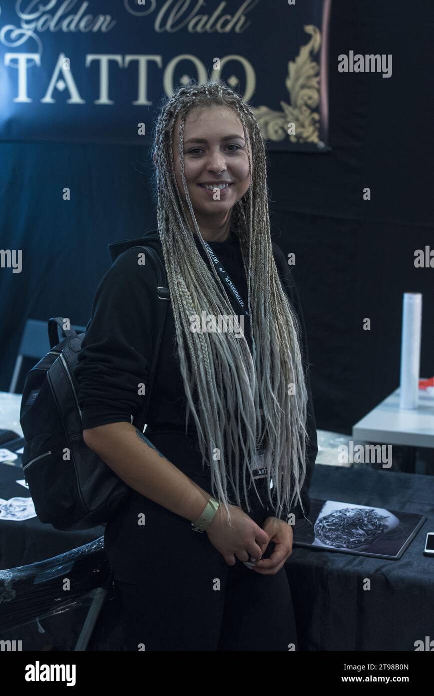 Convegno del tatuaggio a Varsavia 2019 che mostra arte e artigianato di tatuatori professionisti. Foto Stock