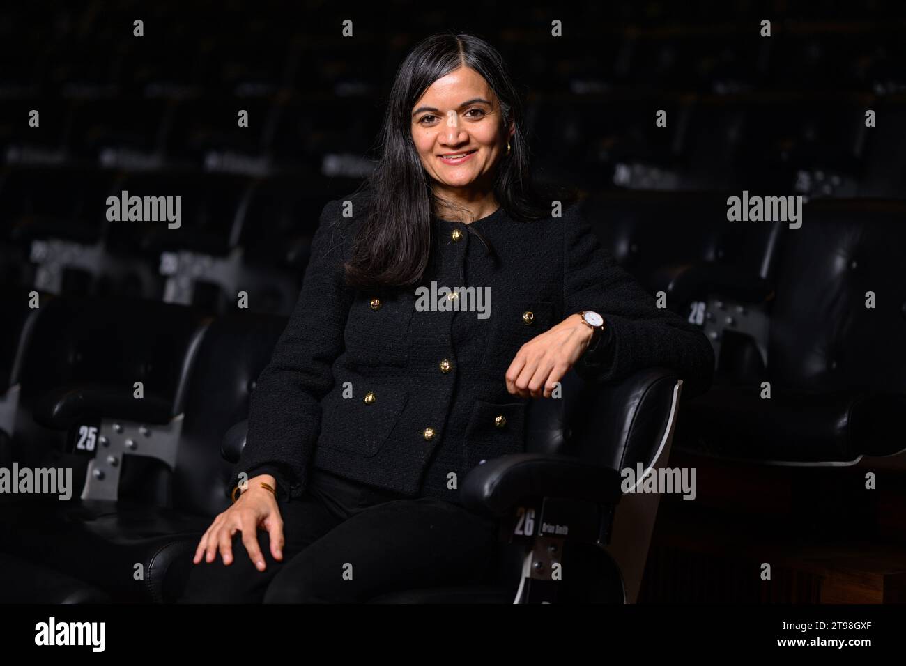 Londra, Regno Unito. 23 novembre 2023. L'autrice Chetna Maroo fotografata durante una fotocall per gli autori selezionati per il Booker Prize del 2023, al South Bank Centre di Londra. Il credito fotografico dovrebbe essere: Matt Crossick/Empics/Alamy Live News Foto Stock