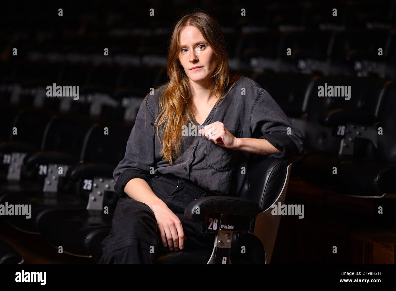 Londra, Regno Unito. 23 novembre 2023. L'autrice Sarah Bernstein fotografata durante una fotochiamata per gli autori selezionati per il Booker Prize del 2023, al South Bank Centre di Londra. Il credito fotografico dovrebbe essere: Matt Crossick/Empics/Alamy Live News Foto Stock