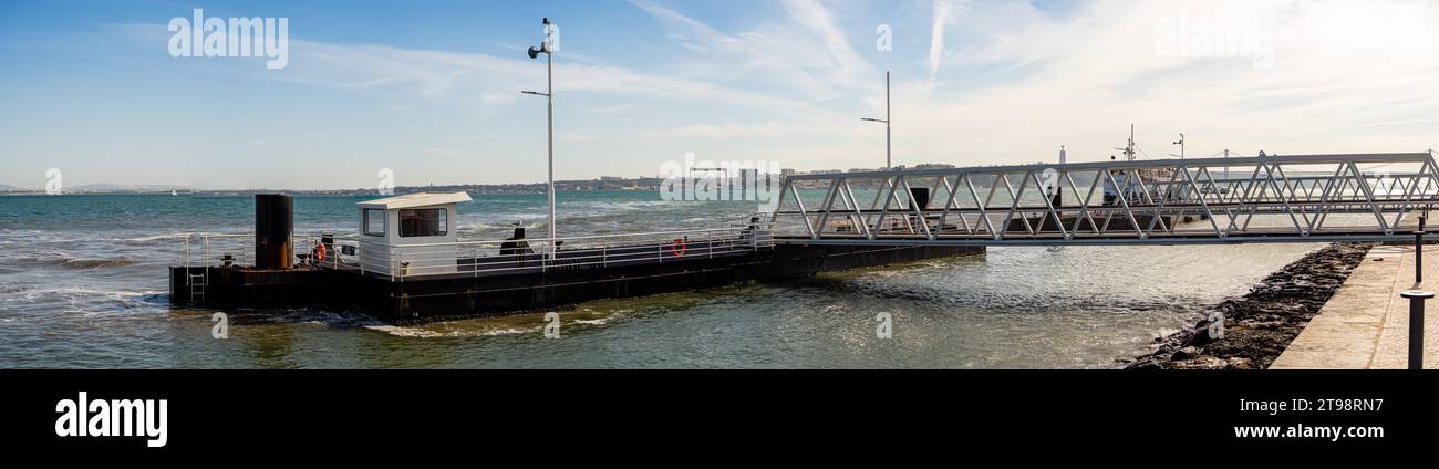 molo d'imbarco per barche turistiche nel terminal sud e sud-est.lisboa-estremadura-portogallo.11-11-2023 Foto Stock