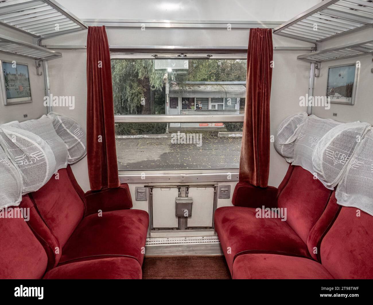 Compartimento di prima classe del treno presidenziale nella stazione di Petrosani, Hunedoara, Romania. Foto Stock