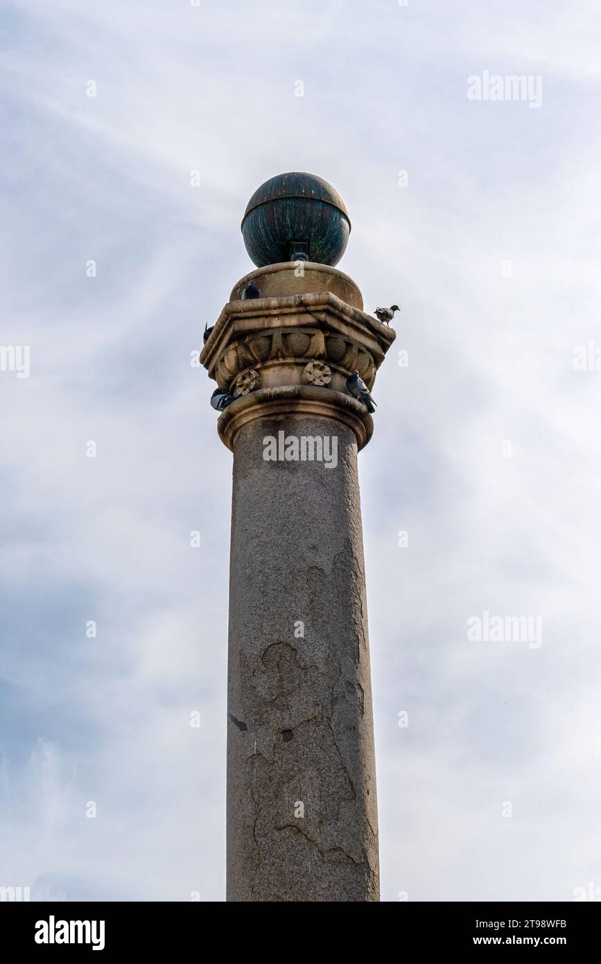 Vista ravvicinata della colonna veneziana in Piazza Atatürk, Nicosia (Lefkosia, Lefkosa), Cipro del Nord Foto Stock