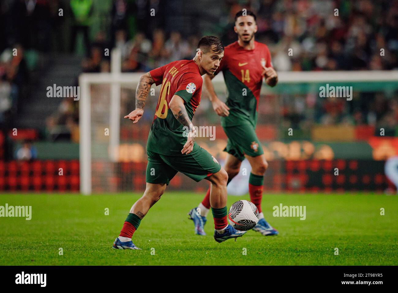 Otavio Monteiro durante la partita di qualificazione di UEFA Euro 2024 tra le squadre nazionali di Portogallo e Islanda, Estadio Jose Alvalade, Lisbona, Portogallo. (Maci Foto Stock