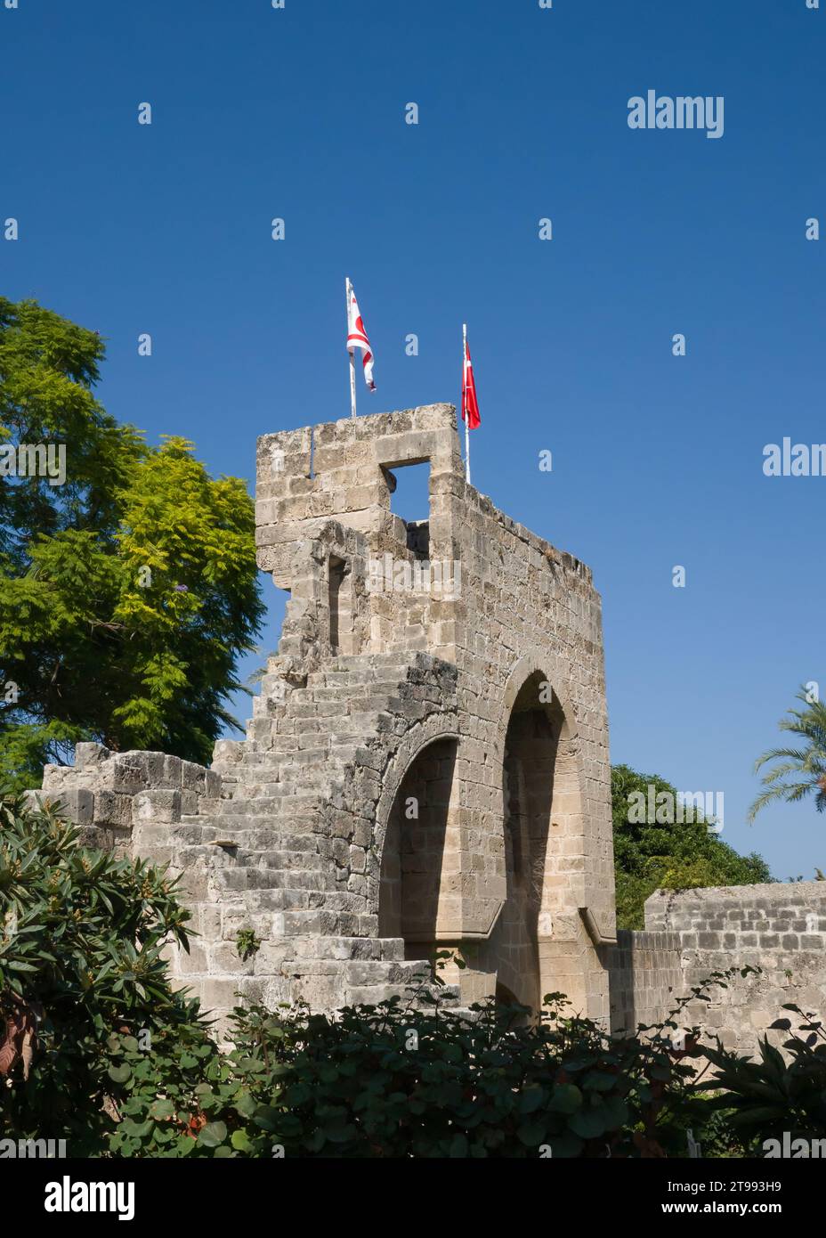 Vista esterna dell'Abbazia di Bellapais e dell'ingresso. Kyrenia (Girne in turco), Cipro del Nord. Foto Stock