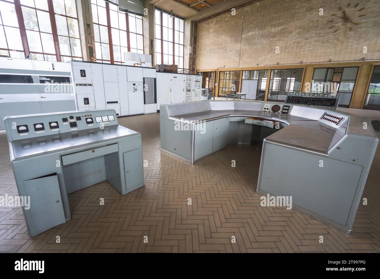 Vecchia sala di controllo da una radiazione abbandonata. Foto Stock