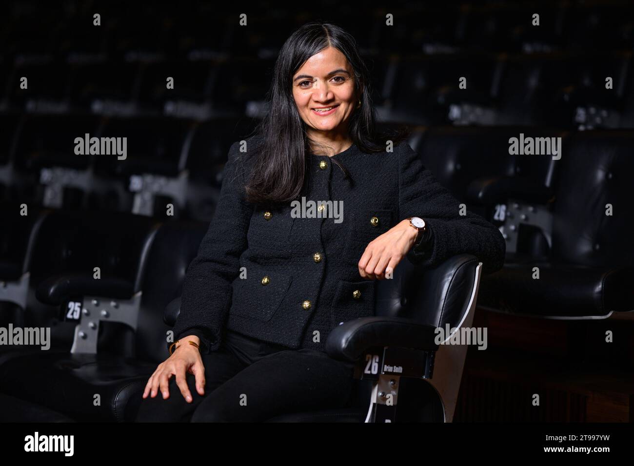 Londra, Regno Unito. 23 novembre 2023. L'autrice Chetna Maroo fotografata durante una fotocall per gli autori selezionati per il Booker Prize del 2023, al South Bank Centre di Londra. Il credito fotografico dovrebbe essere: Matt Crossick/Empics/Alamy Live News Foto Stock