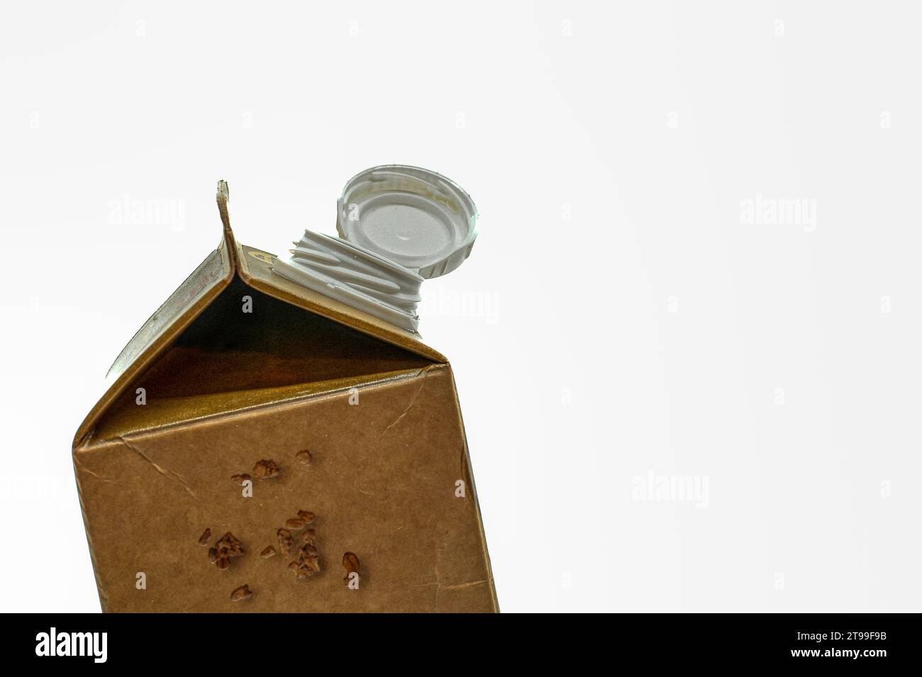 Cartone per latte danese con il nuovo tappo a vite, Danimarca, 22 novembre 2023 Foto Stock