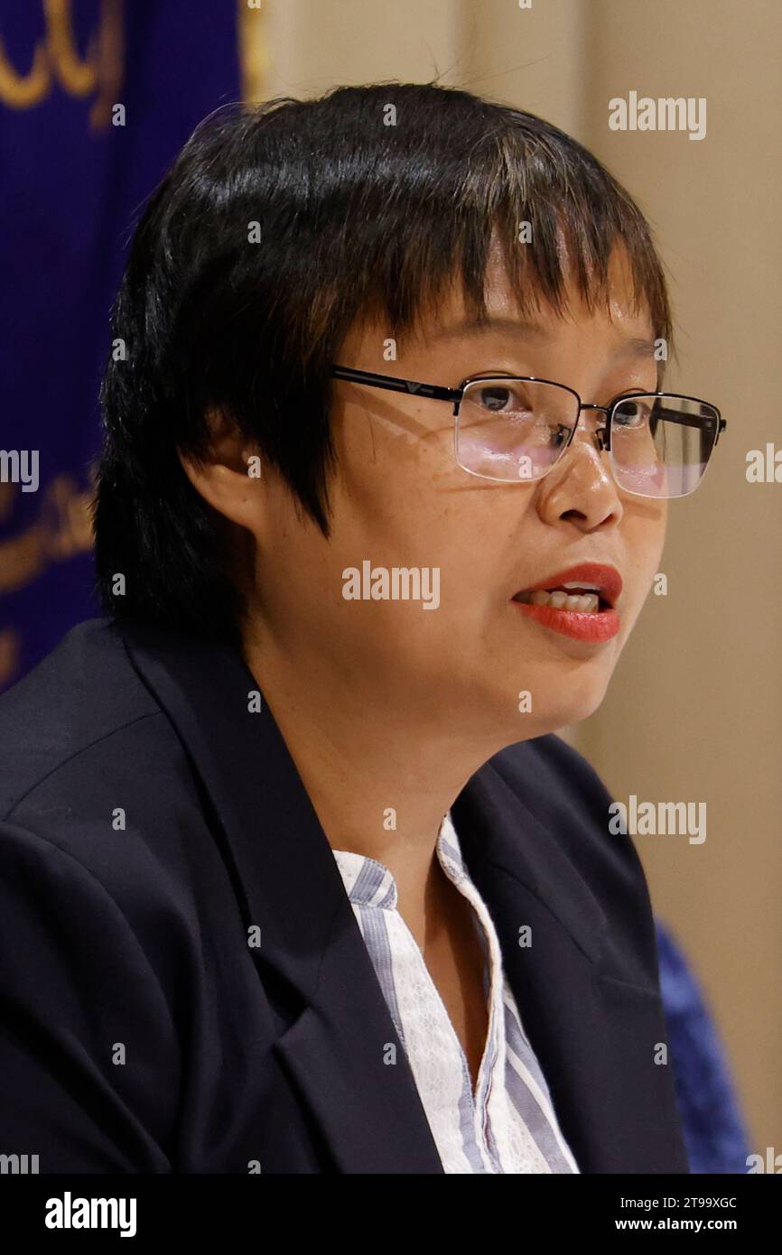 Tokyo, Giappone. 24 novembre 2023. Il ministro degli Esteri della NUG Zin Mar Aung parla durante una conferenza stampa al Club dei Ministri degli Esteri del Giappone nel centro di Tokyo. Zin Mar Aung è il ministro degli affari esteri del governo di unità nazionale (NUG) del Myanmar. Zin Mar Aung è in visita ufficiale in Giappone per la prima volta come ministro degli Esteri della NUG. (Immagine di credito: © Rodrigo Reyes Marin/ZUMA Press Wire) SOLO USO EDITORIALE! Non per USO commerciale! Foto Stock