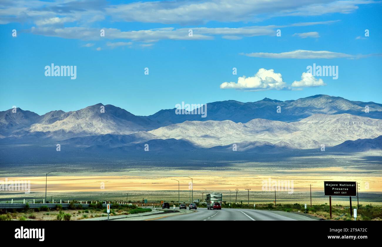 Road Trip sulla Mojave Freeway - California, USA Foto Stock
