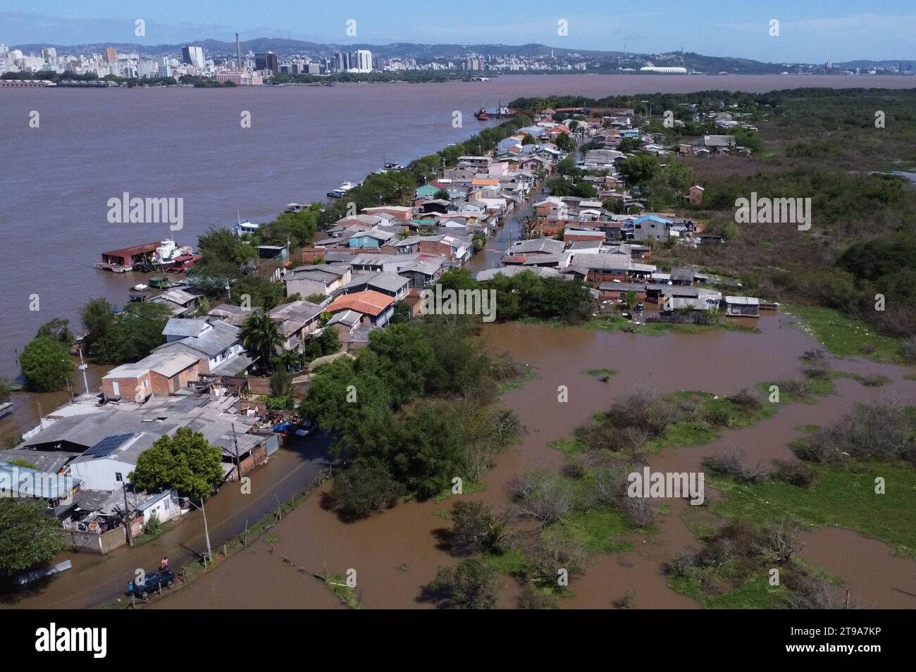 Rio grande do sul. 23 novembre 2023. Questa foto aerea scattata il 23 novembre 2023 mostra le strade allagate del Rio grande do sul, Brasile. Crediti: Lucio Tavora/Xinhua/Alamy Live News Foto Stock