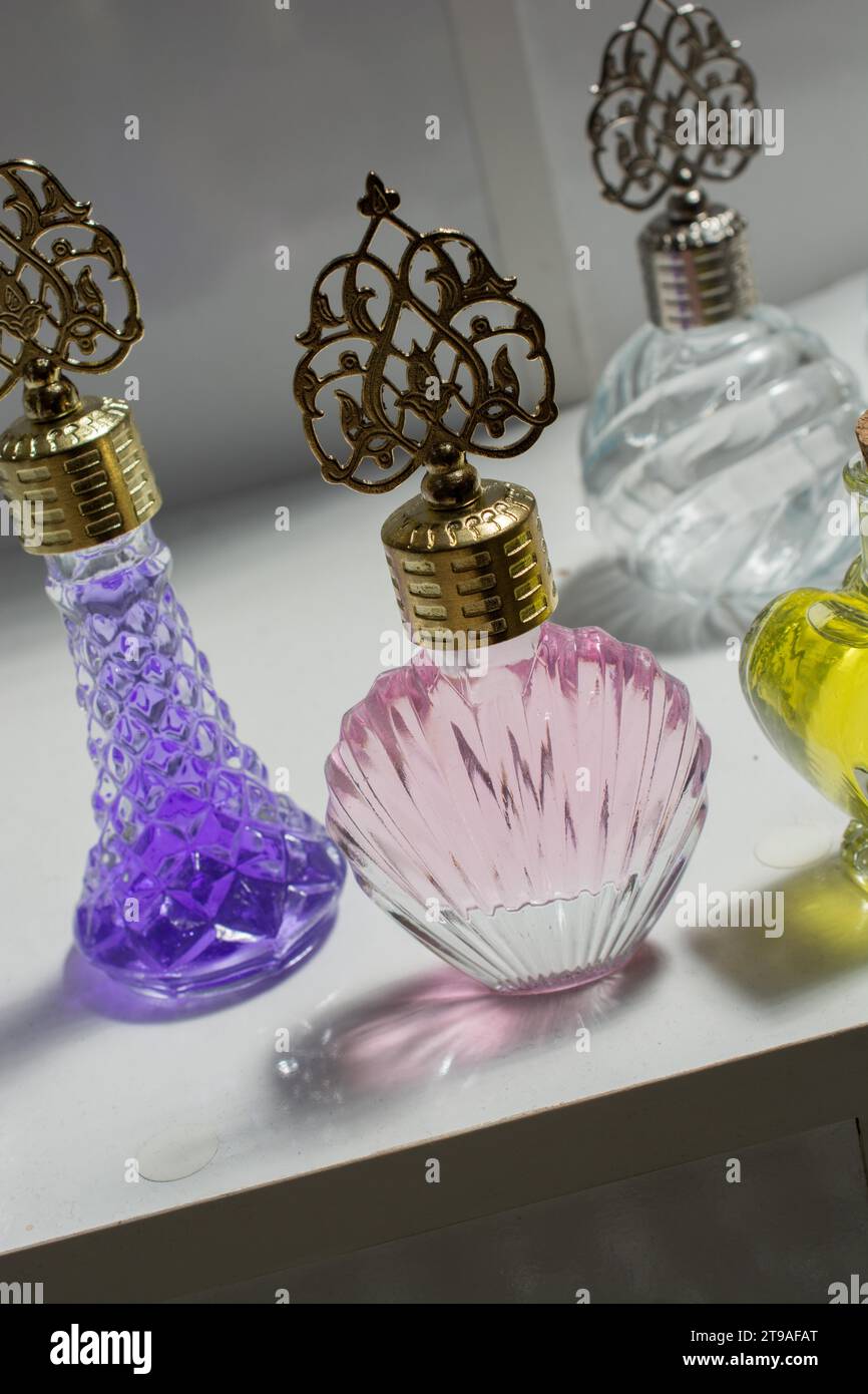 Set di bottiglie vuote e realizzato in stile ottomano Foto Stock