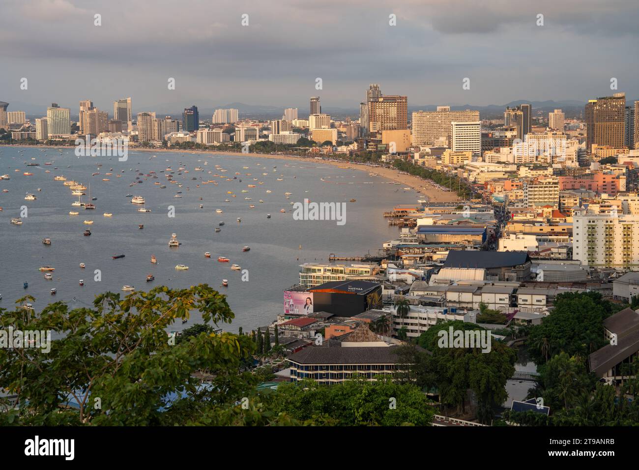 Il paesaggio urbano del distretto di Pattaya Chonburi in Thailandia nel sud-est asiatico Foto Stock