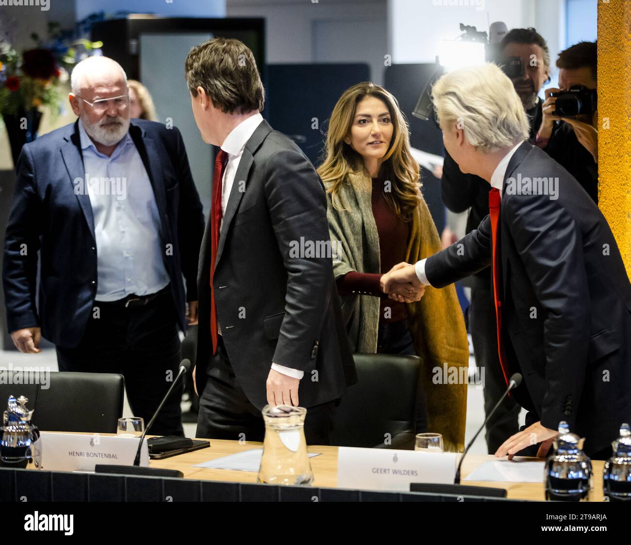 L'AIA - Frans Timmermans (GroenLinks-PvdA), Henri Bontenbal (CDA), Dilan Yesilgoz (VVD) e Geert Wilders (PVV) nel corso di un incontro con il presidente della camera vera Bergkamp alla camera dei rappresentanti. Lo scopo della riunione è quello di nominare un esploratore il cui compito è quello di discutere con le fazioni e di indagare quali opzioni di coalizione vedono di fronte a loro. ANP SEM VAN DER WAL paesi bassi Out - belgio Out Foto Stock