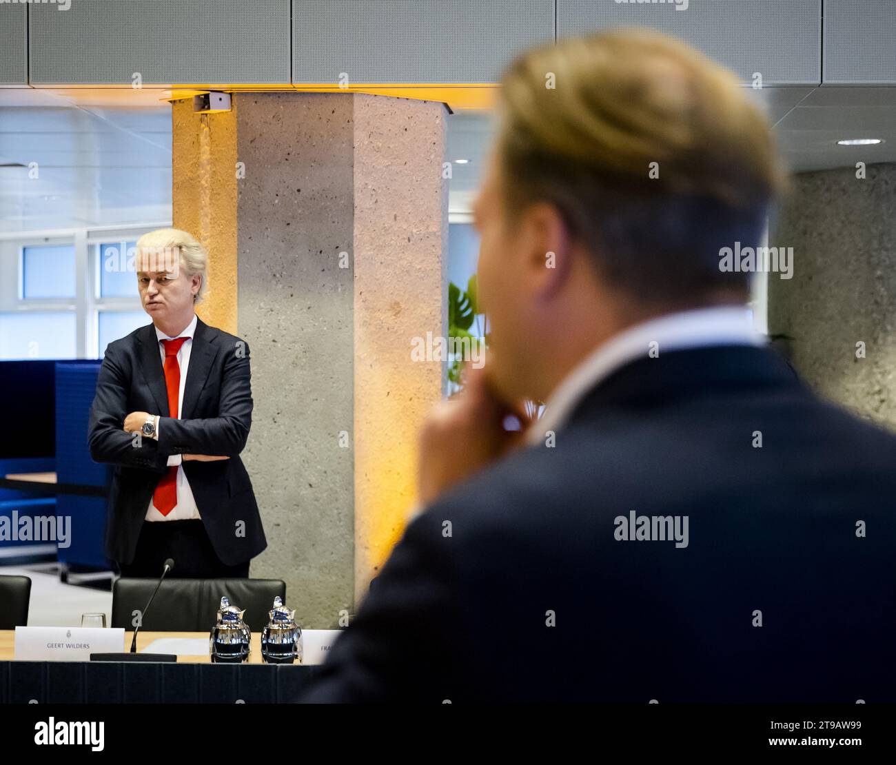 L'AIA - Pieter Omtzigt (NSC) e Geert Wilders (PVV) durante un incontro con il presidente della camera vera Bergkamp alla camera dei rappresentanti. Lo scopo della riunione è quello di nominare un esploratore il cui compito è quello di discutere con le fazioni e di indagare quali opzioni di coalizione vedono di fronte a loro. ANP SEM VAN DER WAL paesi bassi Out - belgio Out Foto Stock