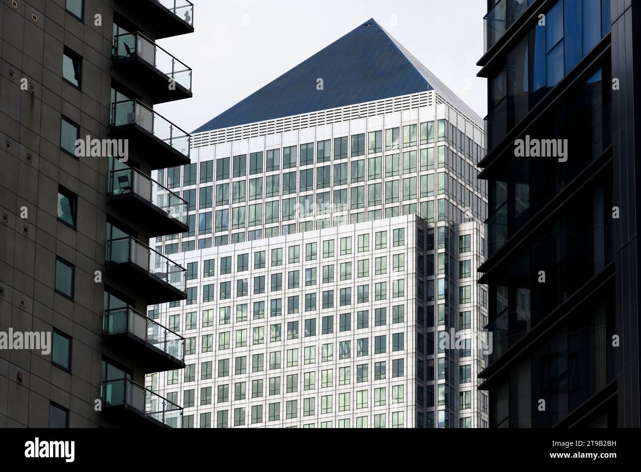 One Canada Square, Canary Wharf, è stato progettato da César pelli con Adamson Associates e Frederick Gibberd Coombes. One Canada Square, Canary Wharf, L. Foto Stock