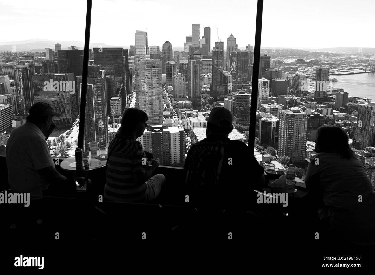 Seattle, WA, USA - 3 agosto 2023: People at Space Needle di Seattle. Foto Stock