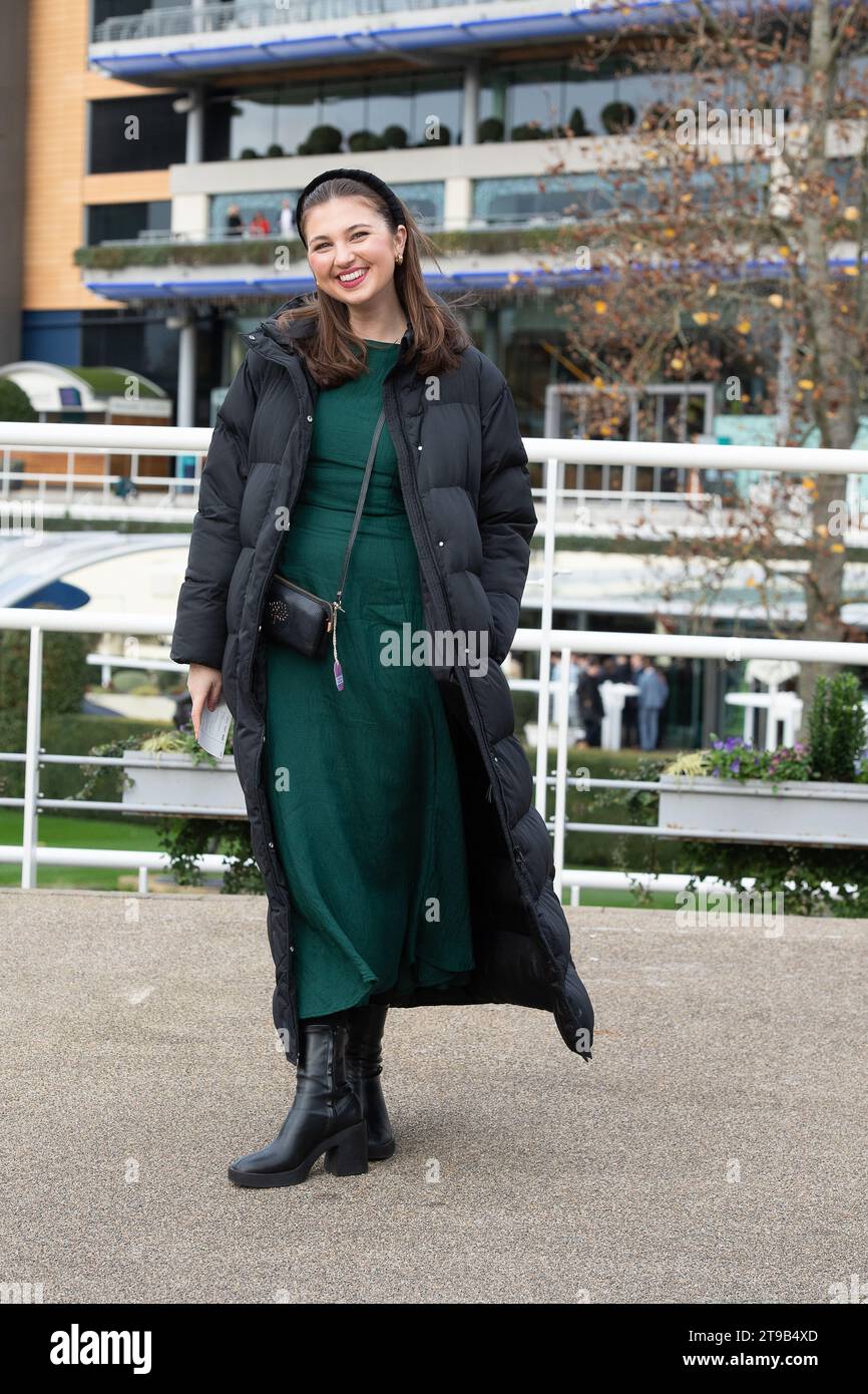 Ascot, Regno Unito. 24 novembre 2023. Era una giornata fredda e ventosa, quando i piloti arrivarono all'ippodromo di Ascot per una giornata di corse ippiche al November Racing Friday. Credito: Maureen McLean/Alamy Live News Foto Stock