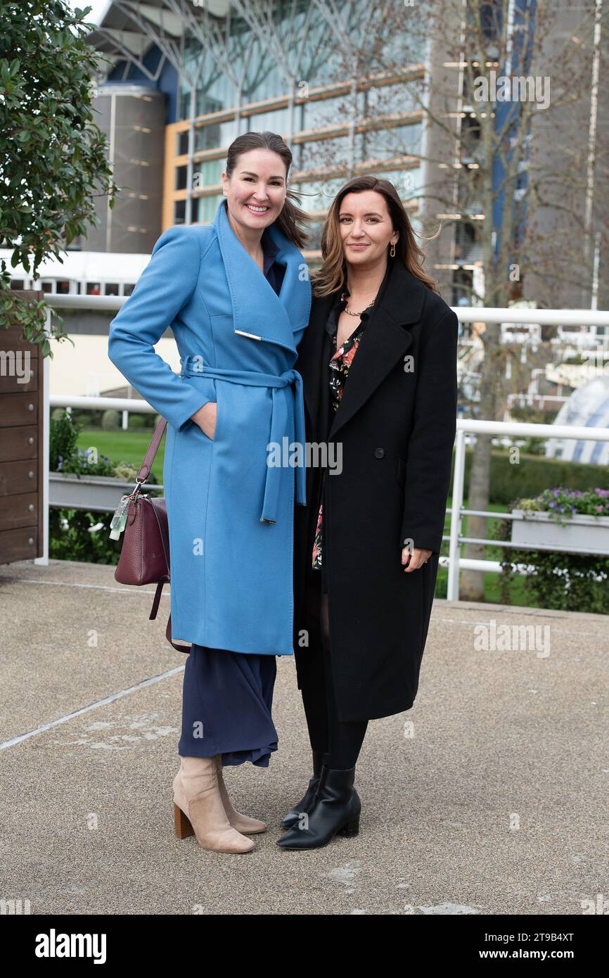 Ascot, Regno Unito. 24 novembre 2023. Era una giornata fredda e ventosa, quando i piloti arrivarono all'ippodromo di Ascot per una giornata di corse ippiche al November Racing Friday. Credito: Maureen McLean/Alamy Live News Foto Stock