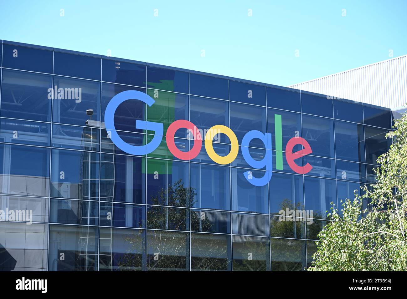 Mountain View, CA, Stati Uniti d'America - 28 luglio 2023: Il complesso della sede centrale di Google e della sua società madre, Alphabet Inc, con sede al 1600 Amphithea Foto Stock