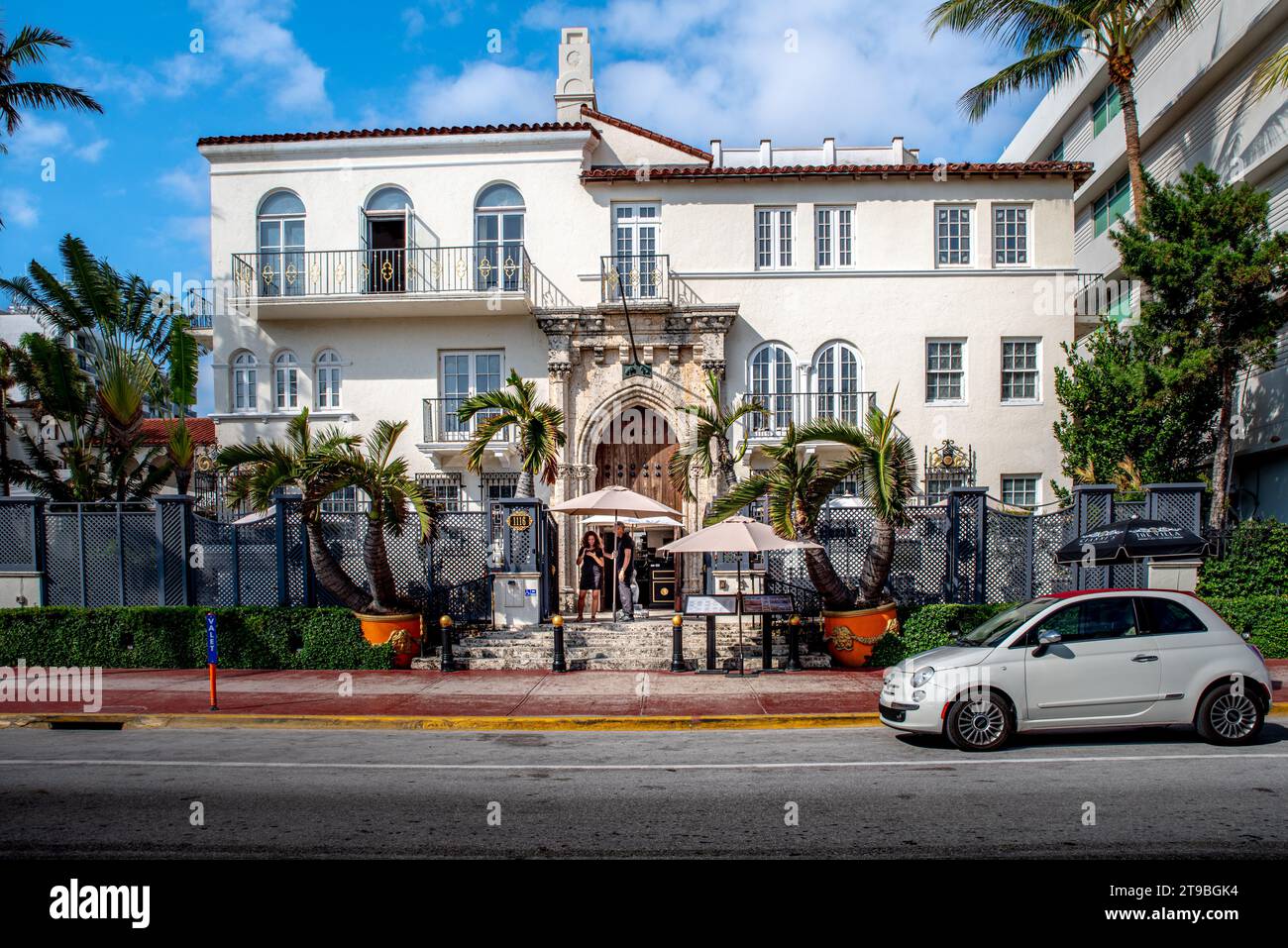 Miami Beach, Florida—23 novembre 2023; Casa Casuarina, nota anche come Versace Mansion, costruita nel 1930, rinomata per essere di proprietà e luogo dove la moda italiana è d'obbligo Foto Stock