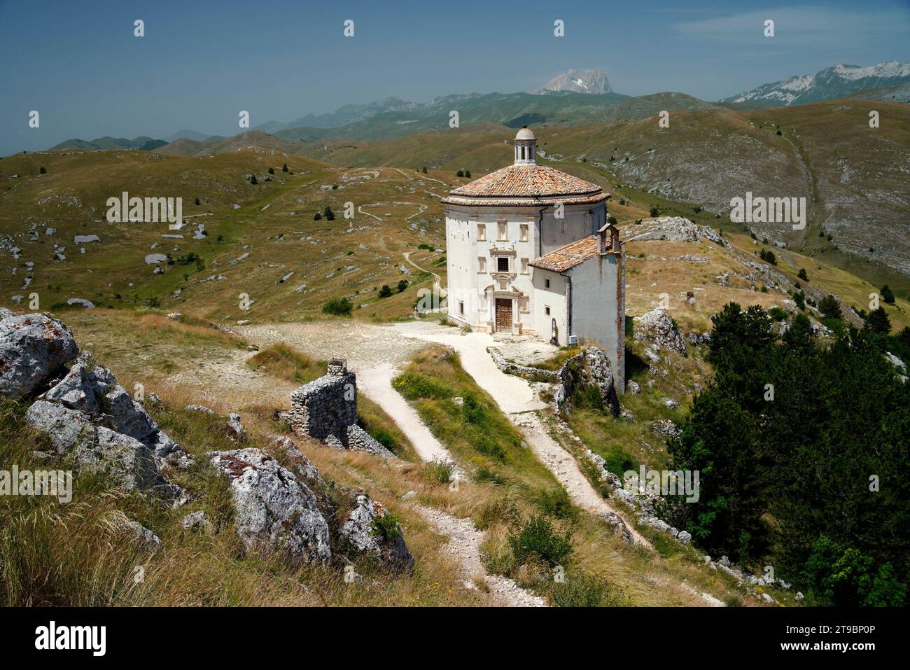 Chiesa di Santa Maria della Pieta, Rocca Calascio, Provincia dell'Aquila, regione Abruzzo Foto Stock