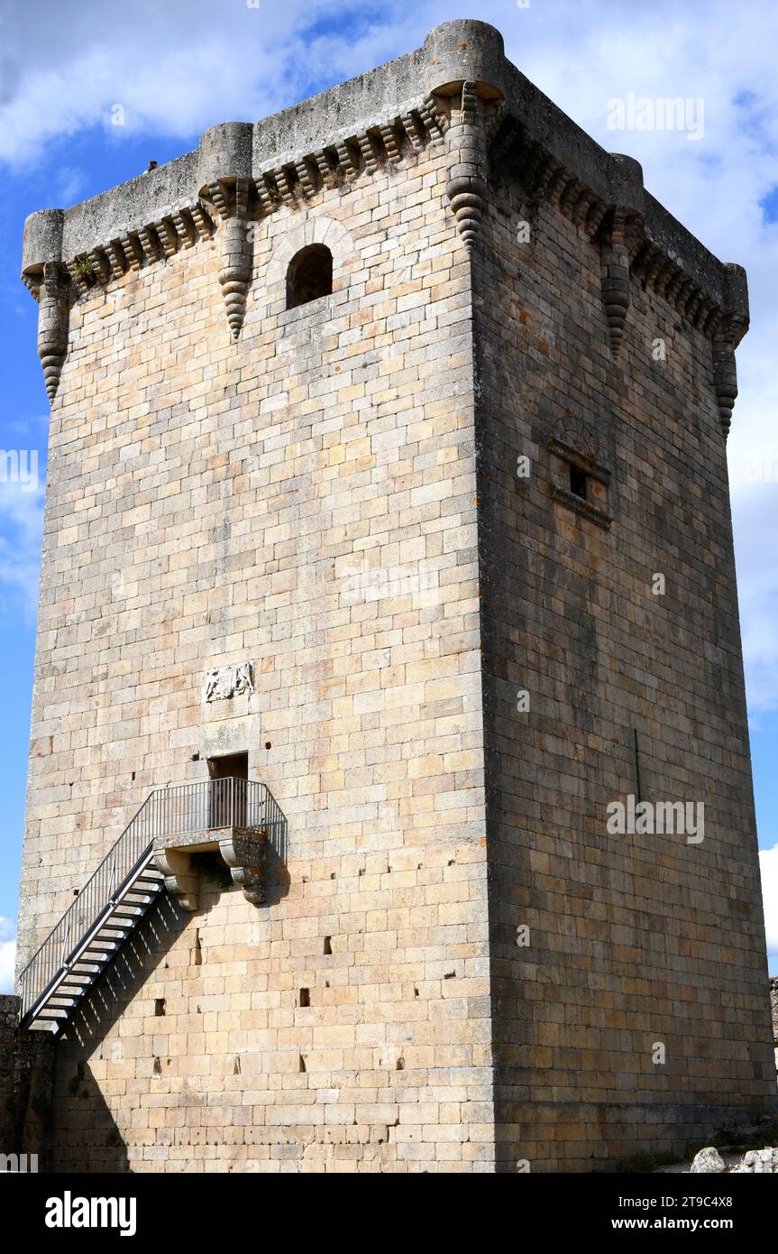 Castello di Monterrey, monumento nazionale (X-XII secolo). Torre del Homenaje (XV secolo). Ourense, Galizia, Spagna. Foto Stock